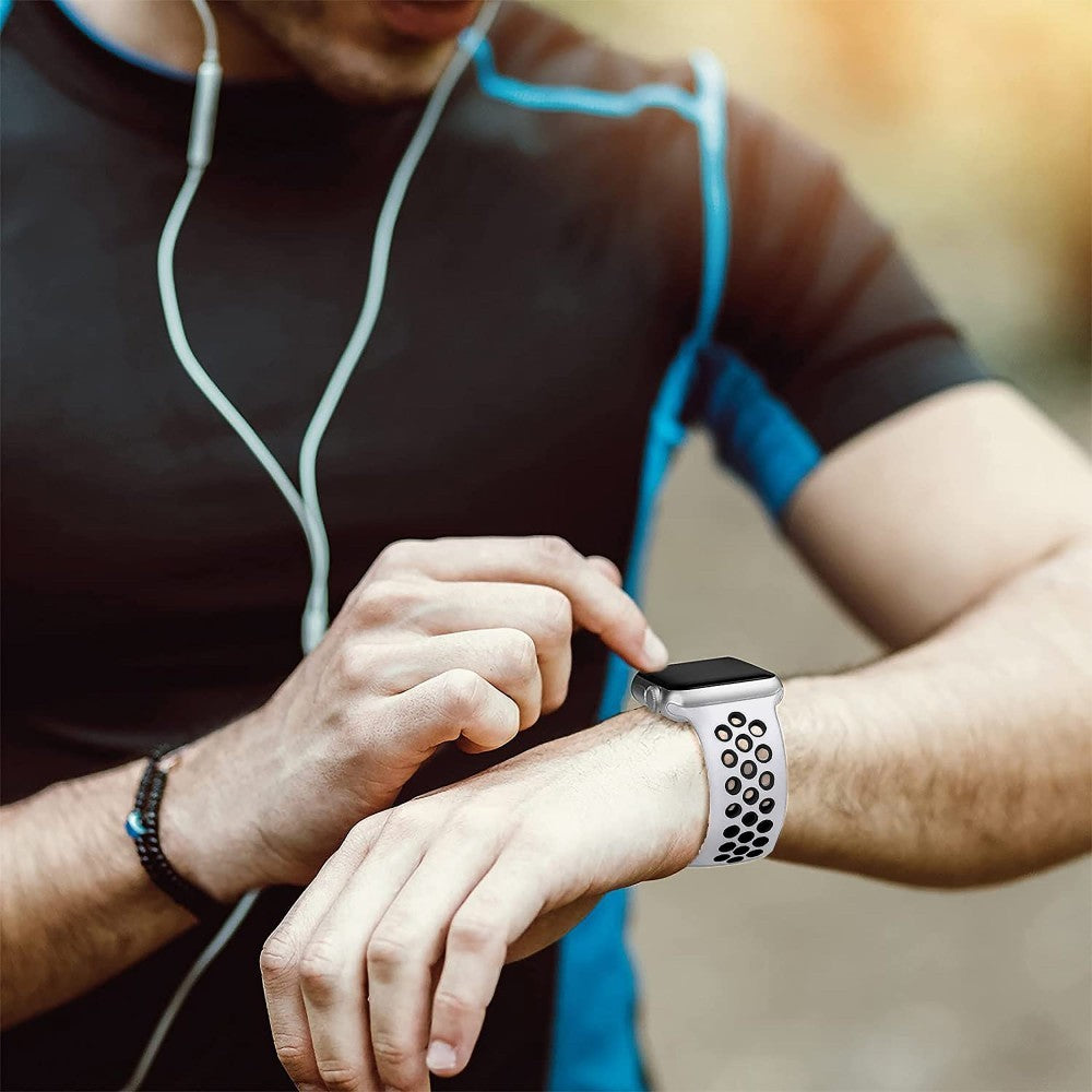 Curea Sport Loop Active - Apple Watch 1/2/3/4/5/6/7/8/9/10/11/SE/SE2/SE3 - 38/40/41/42 MM - M/L - White/Black