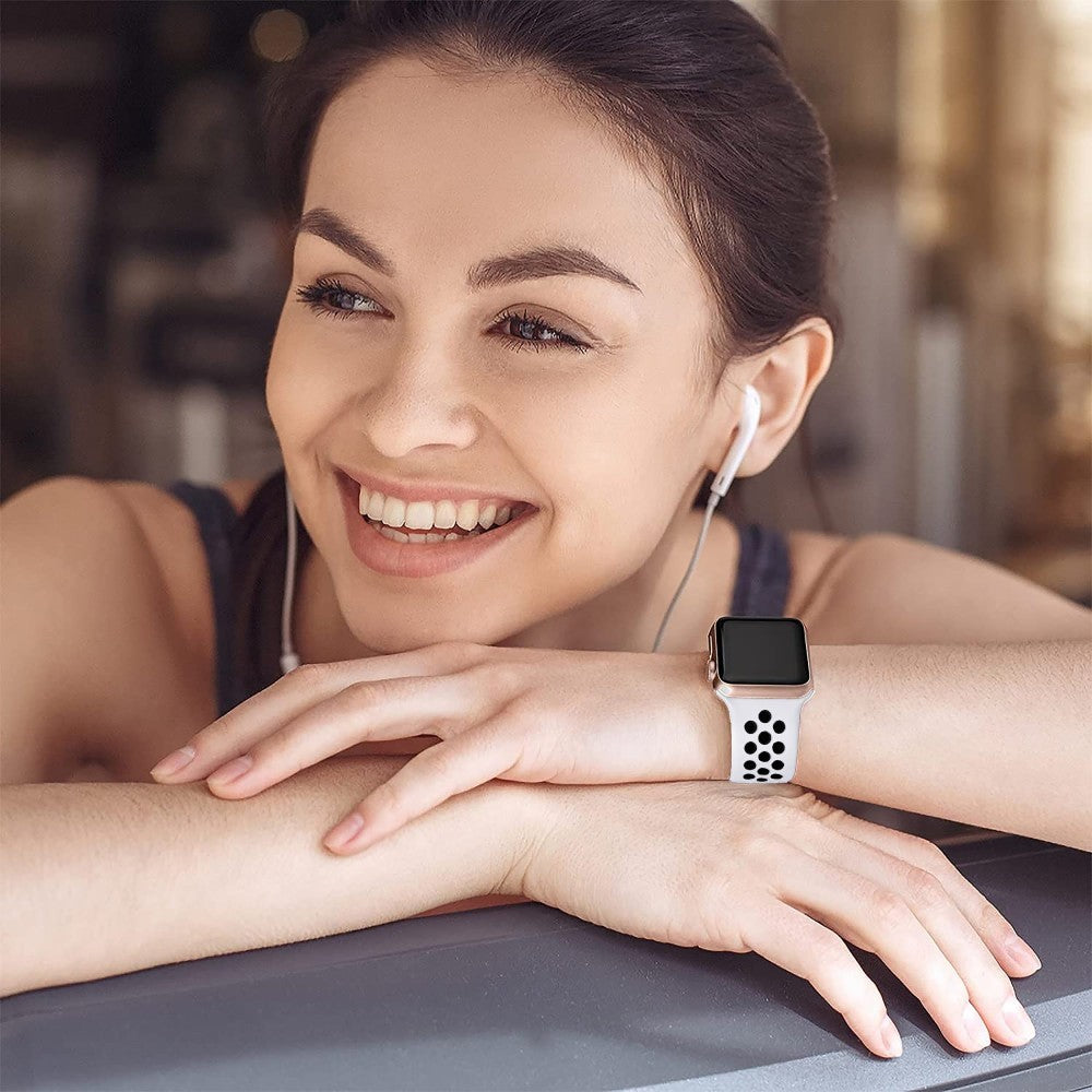 Curea Sport Loop Active - Apple Watch 1/2/3/4/5/6/7/8/9/10/11/SE/SE2/SE3 - 38/40/41/42 MM - M/L - White/Black